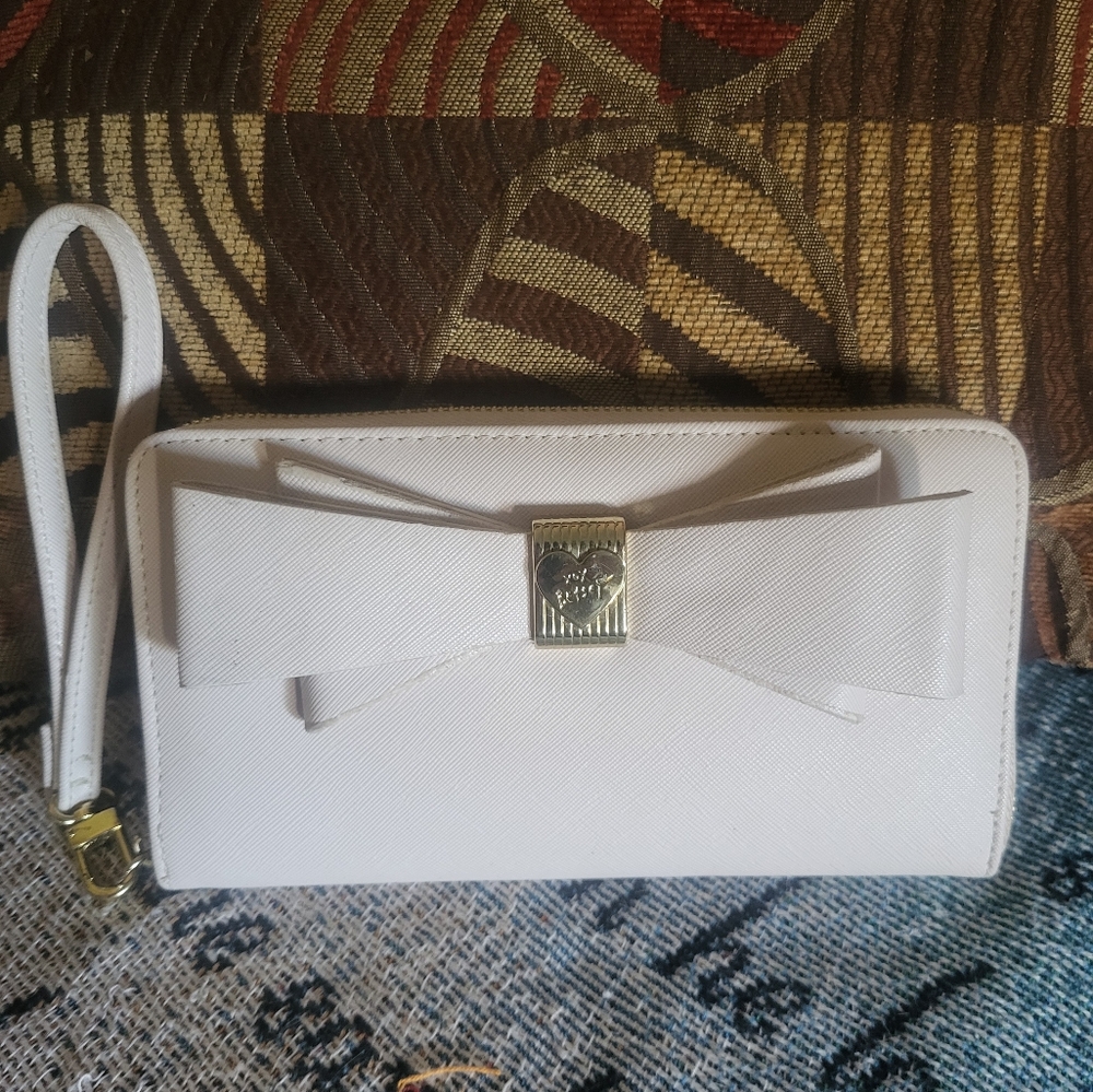 Betsey Johnson Elegant White Wristlet Clutch